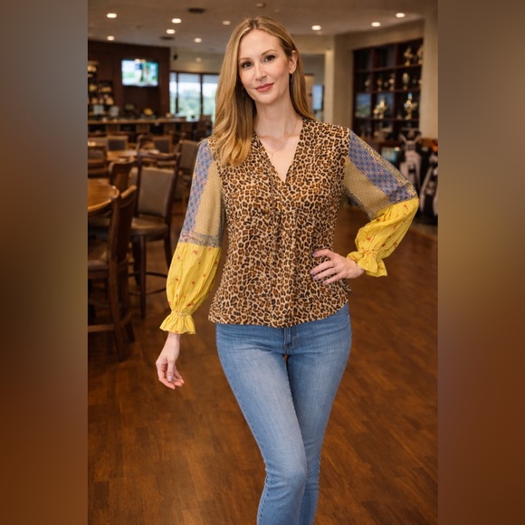 Benares Tops - Benares Leopard Print Women's Top with Yellow Sleeves nwot sz L